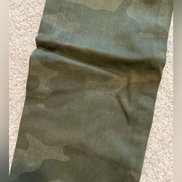 American Eagle Outfitters AEO Camo Green Ripped Stretch High Waisted Jeans - Picture 10 of 10